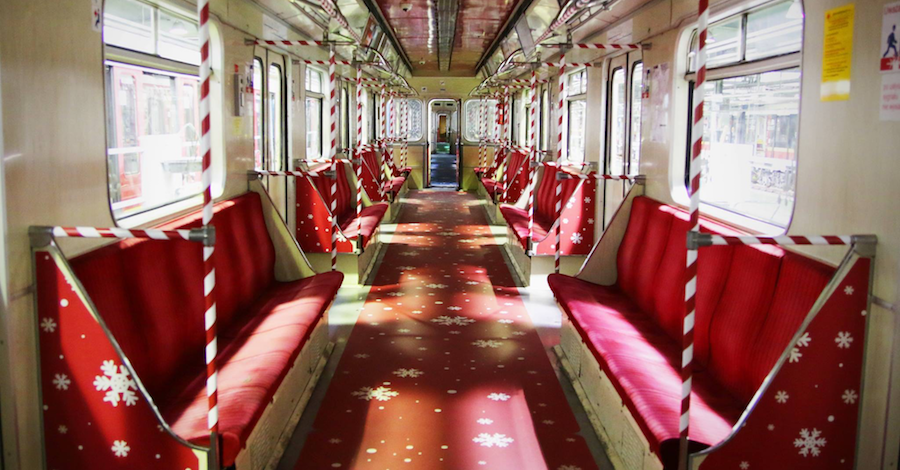 Warszawskie metro zmieni się na Święta. Tak udekorowanych wagonów jeszcze nie było .get_the_title().