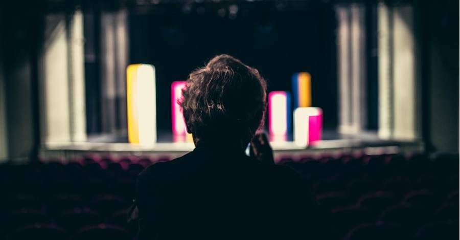 Teatr jest sztuką przede wszystkim wizualną .get_the_title().