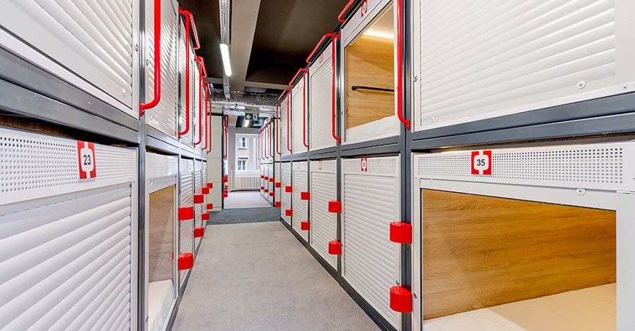 W centrum Warszawy powstał hostel kapsułowy. Ile kosztuje spędzenie w nim nocy? .get_the_title().