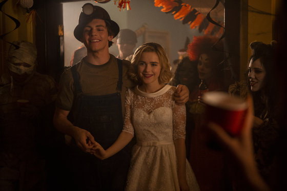 Radosnego przesilenia, wiedźmy! Mamy zwiastun „Chilling Adventures of Sabrina: Zimowa Opowieść!” .get_the_title().