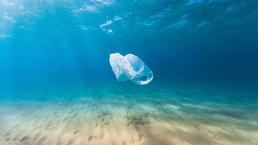Plastik – najbardziej znienawidzone tworzywo współczesnego świata, któremu przyznano nagrodę Materiału Roku 2018 na London Design Festival .get_the_title().