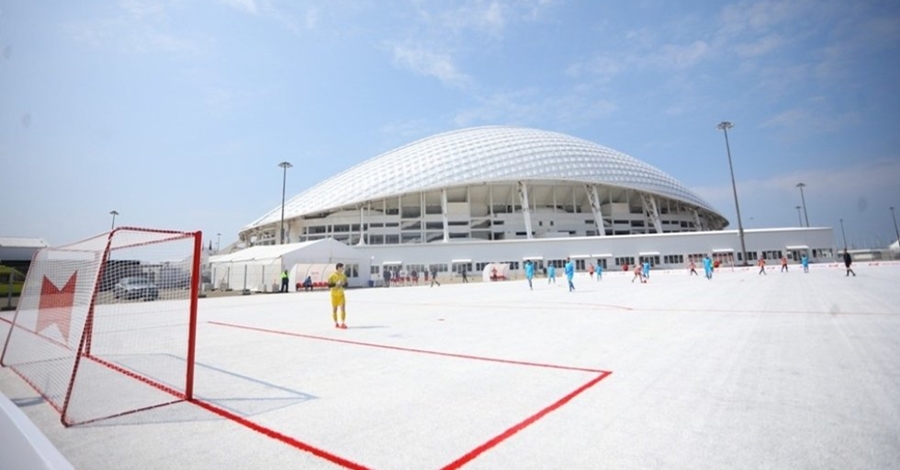 ReCup – boisko z 50 tysięcy plastikowych kubków po piwie stworzone przez Budweisera .get_the_title().