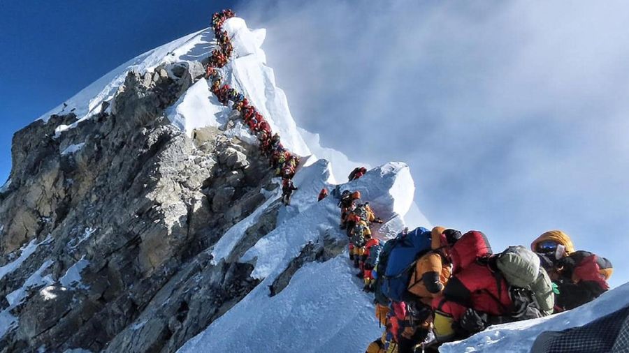 Ludzie stoją w kolejce na Mount Everest i umierają z wyziębienia i odwodnienia .get_the_title().