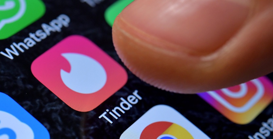 Tinder będzie ostrzegał użytkowników jadących do krajów, w których za homoseksualizm trafia się do więzienia .get_the_title().
