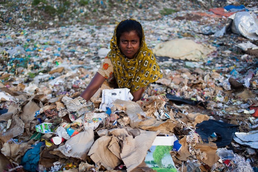 Globalny recykling w kryzysie – czyli o tym, gdzie tak naprawdę trafiają nasze plastikowe śmieci .get_the_title().
