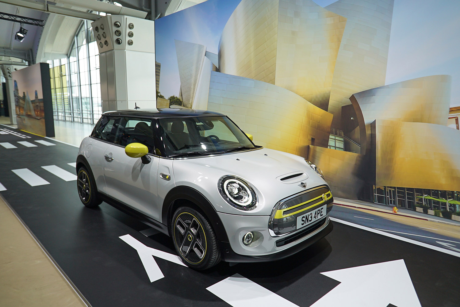 Byliśmy na światowej premierze pierwszego elektrycznego MINI! Polubiliśmy je za 5 rzeczy .get_the_title().