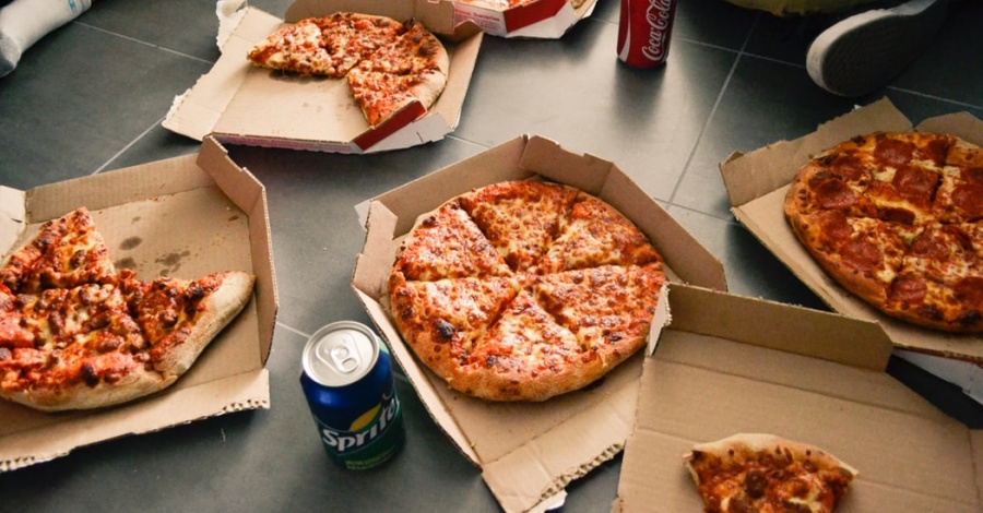 Na kawałki, chicago style czy po neapolitańsku? Gdzie na pizzę w Warszawie? .get_the_title().