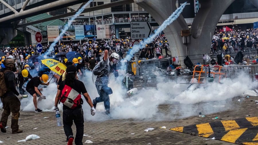 Protesty w Hongkongu na zdjęciach – obywatelski zryw i policyjna przemoc .get_the_title().