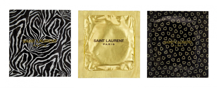 Prezerwatywy sygnowane znakiem Saint Laurent. Promuje je Anja Rubik na zdjęciach Jurgena Tellera .get_the_title().