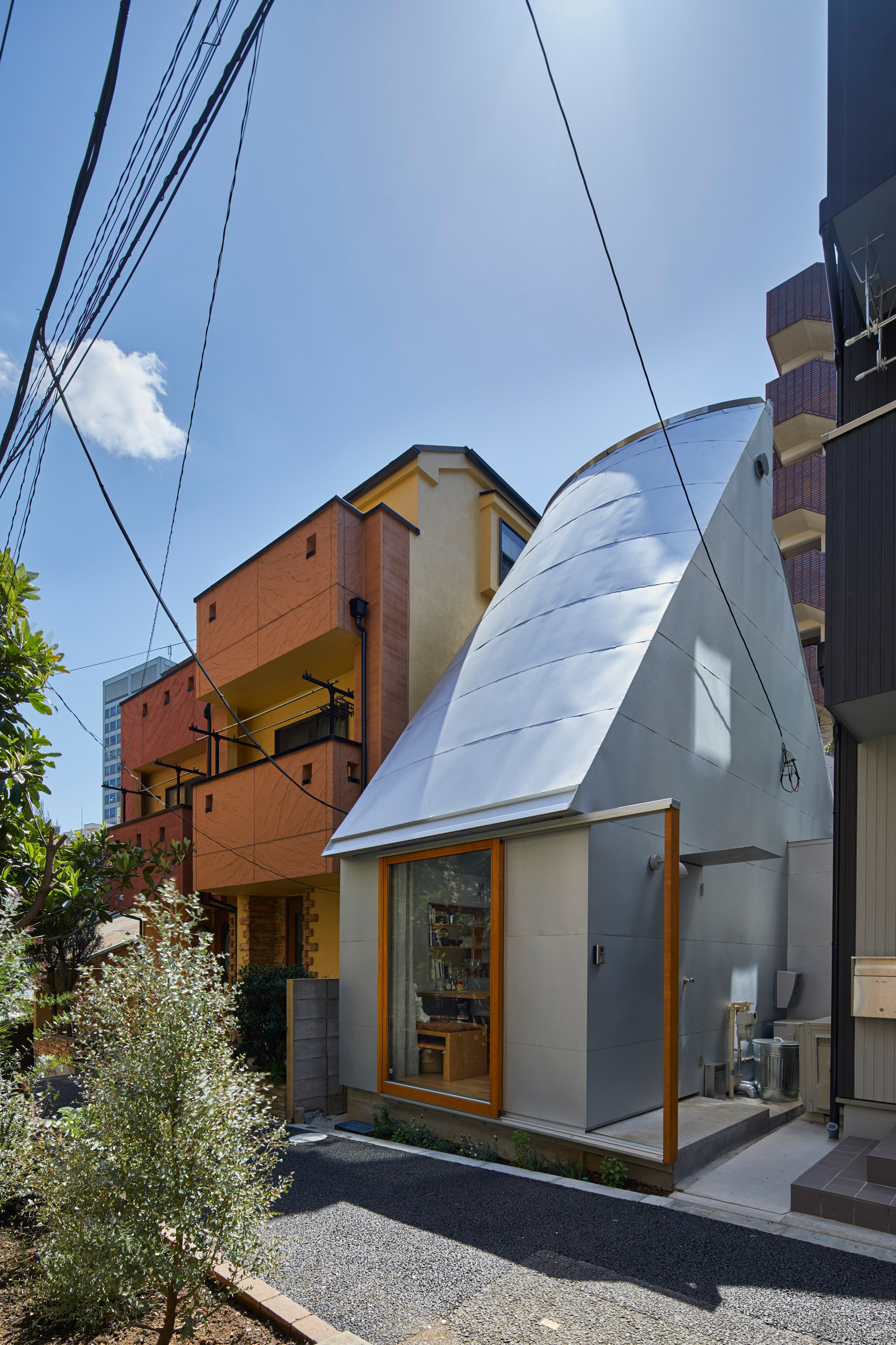 Małe przestrzenie: ten dom ma tylko 18 m², zaprojektował go japoński architekt